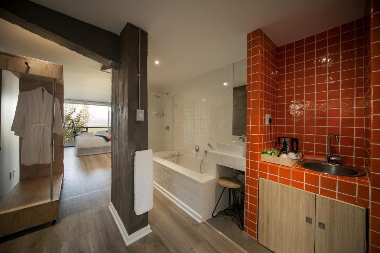 Mister C Bed & Breakfast Hartbeespoort Ngoại thất bức ảnh